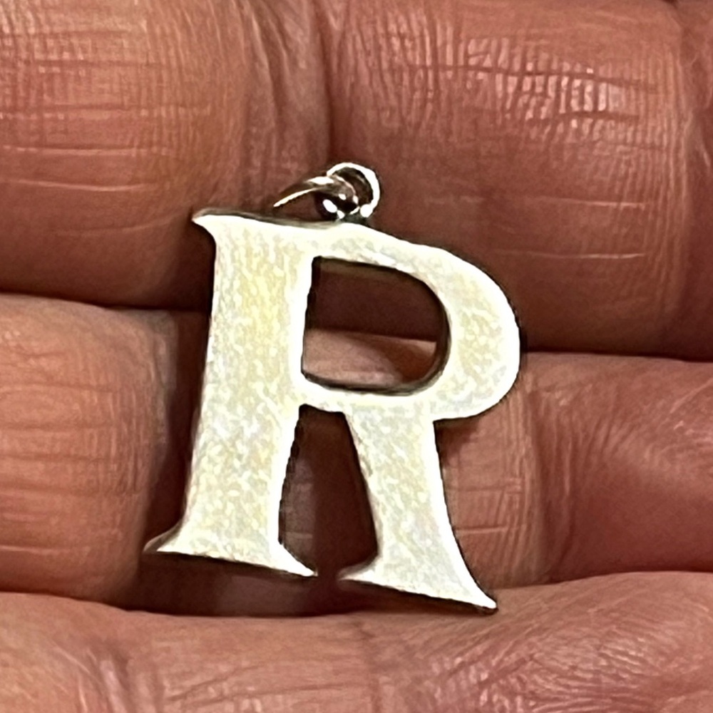 ๐ Sterling Silver โRโ initial - Picture 1 of 2